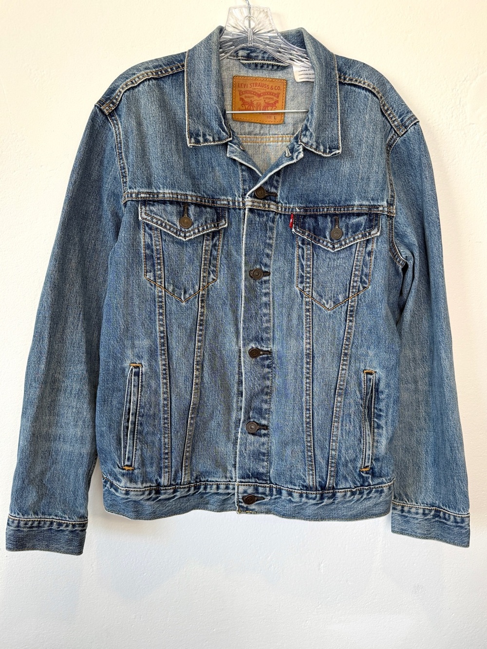 Levi Strauss & Co Men's Size Large Medium Wash Denim Trucker Jacket